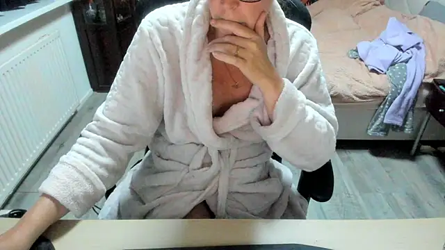 minoesje37 online show from 10-16-25, 07:33