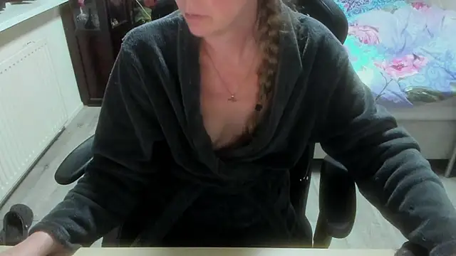 minoesje37 online show from 03-11-26, 08:25