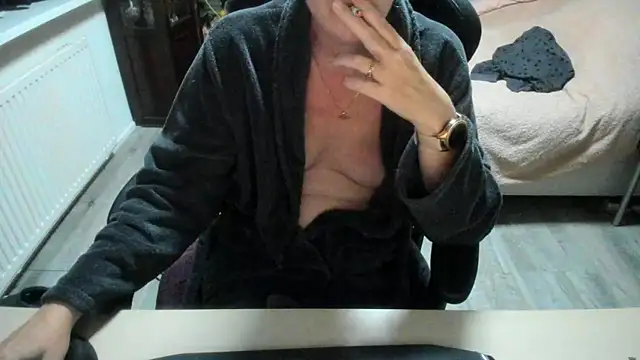 minoesje37 online show from 10-21-25, 07:13