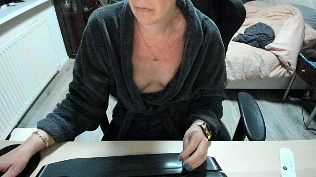 minoesje37 online show from 03-16-25, 08:32