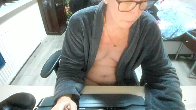 minoesje37 online show from 11-12-25, 08:45