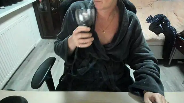 minoesje37 online show from 10-29-25, 08:30