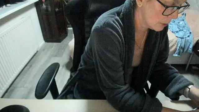 minoesje37 online show from 11-01-25, 08:25