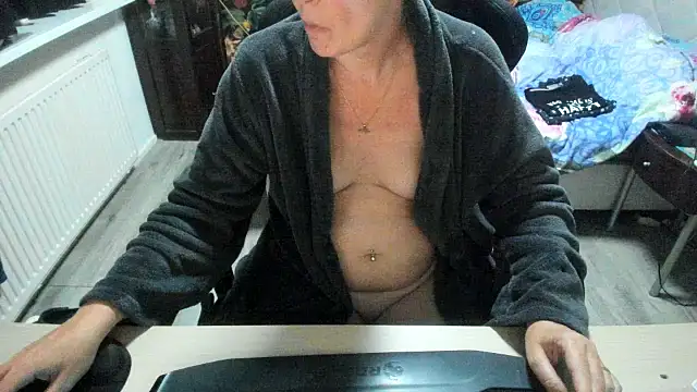 minoesje37 online show from 09-27-25, 07:53