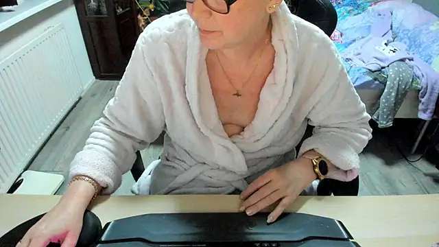 minoesje37 online show from 03-02-25, 08:46