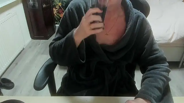 minoesje37 online show from 03-17-26, 08:12