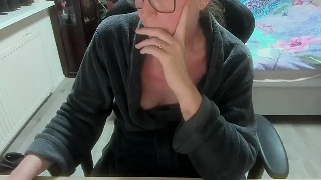 minoesje37 online show from 03-02-26, 08:38