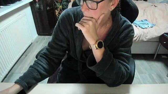 minoesje37 online show from 10-30-25, 08:28