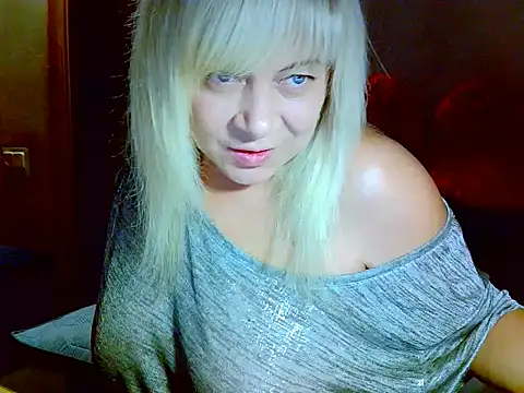 Snapshot of AgoniA7 chatting on 10-25-25, 02:44 AgoniA7 online show from 10-25-25, 02:44
