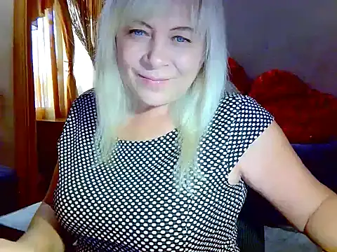Snapshot of AgoniA7 chatting on 10-18-25, 10:06 AgoniA7 online show from 10-18-25, 10:06