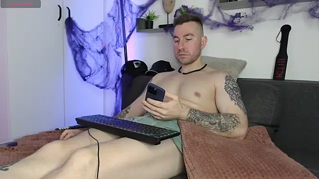 Lucky Ly online show from 10-30-25, 06:34