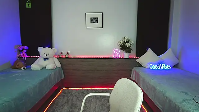 Snapshot of _Anna_Shine_ chatting on 12-08-24, 12:08  Anna Shine  online show from 12-08-24, 12:08