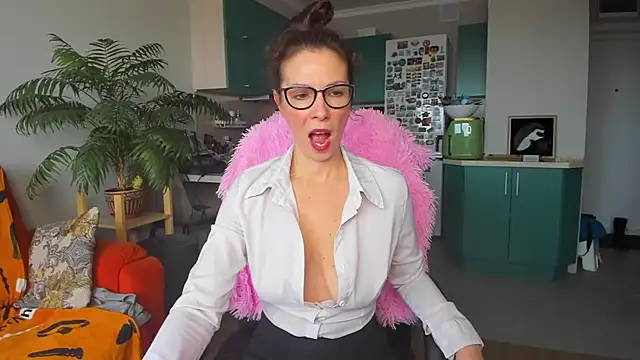 Snapshot of ChristinaGlory chatting on 03-10-25, 11:55 ChristinaGlory online show from 03-10-25, 11:55