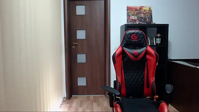 Snapshot of MissTroublle chatting on 10-18-25, 12:29 MissTroublle online show from 10-18-25, 12:29