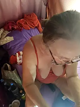 Snapshot of MucMilf59 chatting on 10-15-25, 08:39 MucMilf59 online show from 10-15-25, 08:39