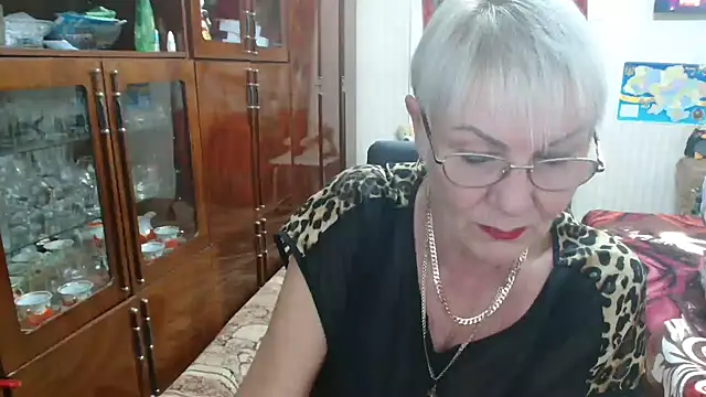 Snapshot of JenaCheim chatting on 10-28-25, 06:12 JenaCheim online show from 10-28-25, 06:12