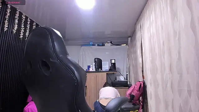 Snapshot of lalanaughty chatting on 09-22-25, 10:43 lalanaughty online show from 09-22-25, 10:43