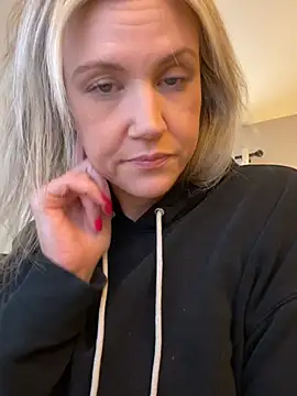 Kay Cakes online show from 02-25-26, 04:07