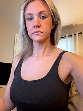 Kay Cakes online show from 11-21-25, 01:54