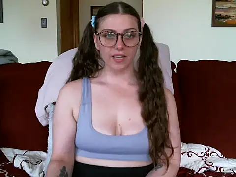 Snapshot of katie_kitten38 chatting on 05-08-26, 04:00 katie kitten38 online show from 05-08-26, 04:00