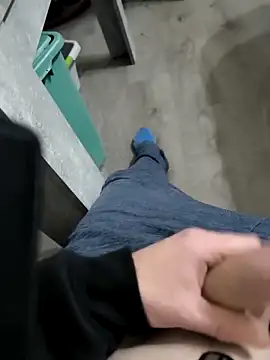 Snapshot of Steveschaw chatting on 09-30-25, 04:07 Steveschaw online show from 09-30-25, 04:07