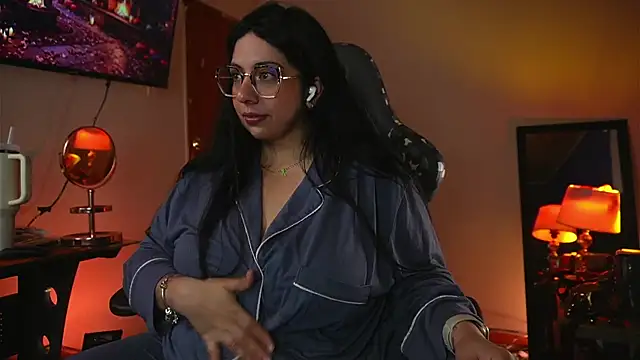 coraline latin online show from 10-12-25, 04:19