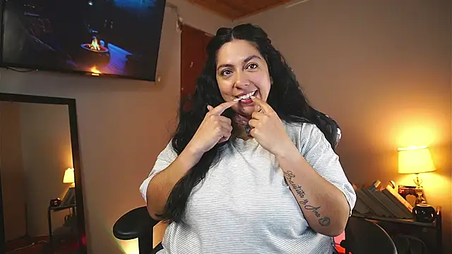 Snapshot of coraline_latin chatting on 04-24-26, 11:07 coraline latin online show from 04-24-26, 11:07