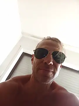 AthleticWomenizer2 online show from 06-01-26, 06:13