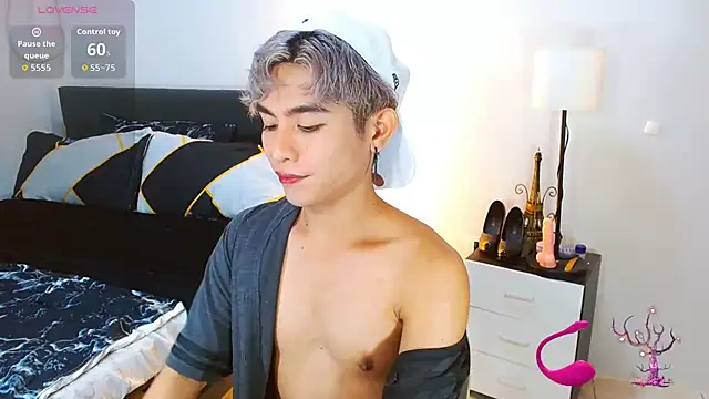 Snapshot of WildestTwink chatting on 04-25-26, 11:02 WildestTwink online show from 04-25-26, 11:02