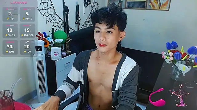 Snapshot of WildestTwink chatting on 10-25-25, 06:52 WildestTwink online show from 10-25-25, 06:52