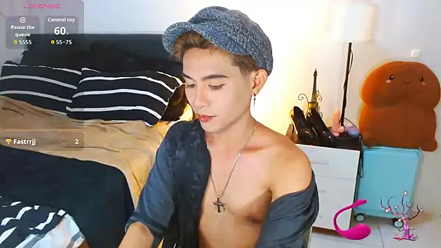 Snapshot of WildestTwink chatting on 06-19-26, 01:39 WildestTwink online show from 06-19-26, 01:39
