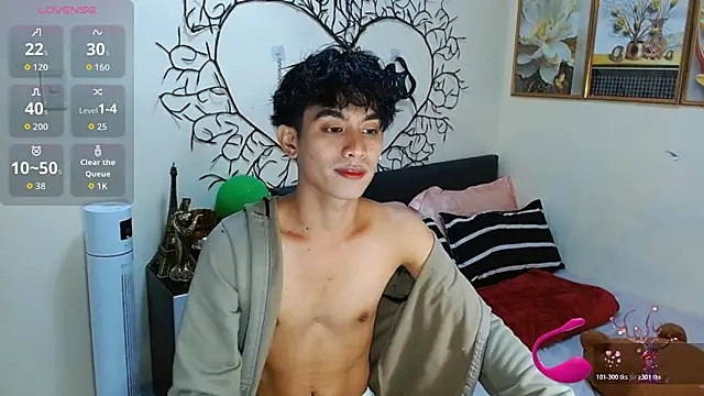 Snapshot of WildestTwink chatting on 11-11-25, 04:57 WildestTwink online show from 11-11-25, 04:57