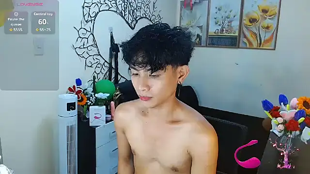 Snapshot of WildestTwink chatting on 10-28-25, 02:16 WildestTwink online show from 10-28-25, 02:16