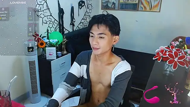 Snapshot of WildestTwink chatting on 10-24-25, 05:12 WildestTwink online show from 10-24-25, 05:12