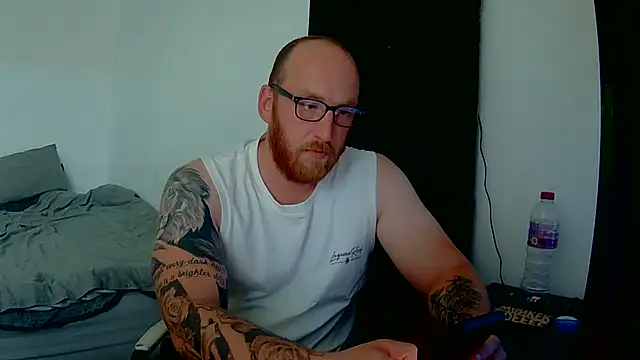 Snapshot of Tilerdadbod chatting on 06-20-26, 05:18 Tilerdadbod online show from 06-20-26, 05:18