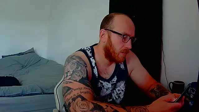 Snapshot of Tilerdadbod chatting on 06-21-26, 09:04 Tilerdadbod online show from 06-21-26, 09:04