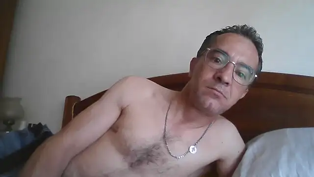 CarlosRocha73 online show from 04-28-26, 10:41