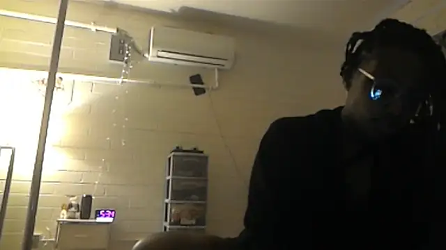 Xochillovemoney2 online show from 05-04-26, 12:03