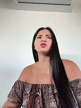 Carolina Novoa online show from 10-15-25, 02:25