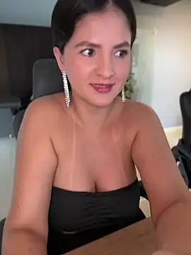 Carolina Novoa online show from 12-15-25, 06:58