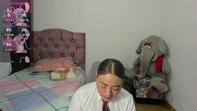Snapshot of ReyleDoll chatting on 04-23-26, 11:17 ReyleDoll online show from 04-23-26, 11:17