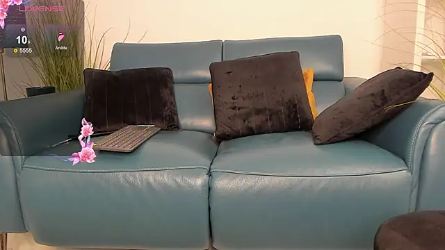 Snapshot of _queens_of_fetish chatting on 02-14-26, 10:37 queens of fetish online show from 02-14-26, 10:37