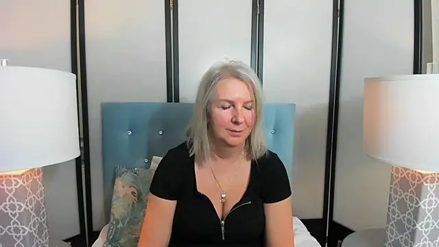 Snapshot of EricaTop chatting on 02-19-25, 07:59 EricaTop online show from 02-19-25, 07:59