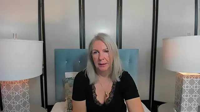 Snapshot of EricaTop chatting on 10-18-25, 05:09 EricaTop online show from 10-18-25, 05:09