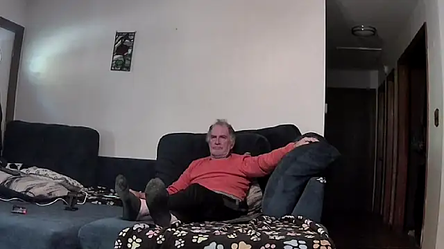 Snapshot of Sweet_Sexy1963 chatting on 10-14-25, 02:17 Sweet Sexy1963 online show from 10-14-25, 02:17