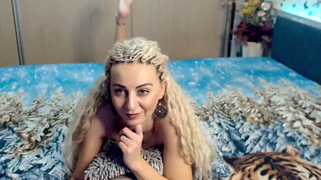 Snapshot of MirabelaSweet chatting on 03-17-25, 09:44 MirabelaSweet online show from 03-17-25, 09:44