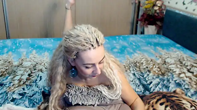 Snapshot of MirabelaSweet chatting on 03-15-25, 09:30 MirabelaSweet online show from 03-15-25, 09:30