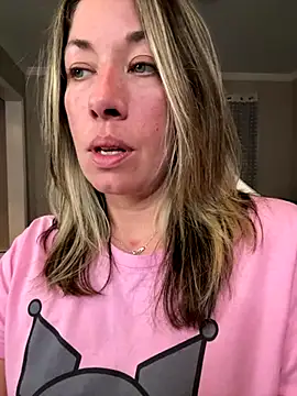 Snapshot of _NinaLuvSins_ chatting on 09-29-25, 10:37 NinaLuvSins online show from 09-29-25, 10:37
