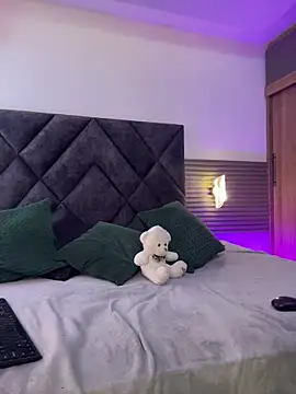 Zafira Alabi online show from 04-16-26, 04:52