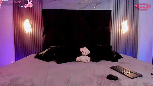 Zafira Alabi online show from 11-12-25, 03:49